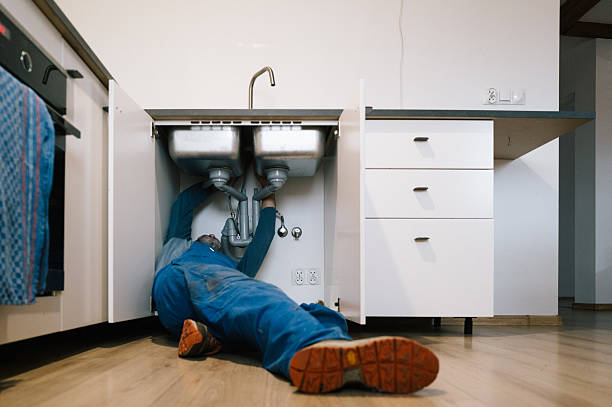 Professional Emergency Plumber technician working in Coyanosa, TX